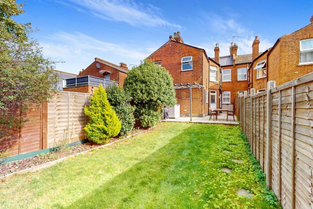 Spacious 2Bd Apartment Cricklewood ロンドン エクステリア 写真