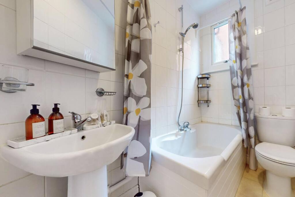Spacious 2Bd Apartment Cricklewood ロンドン エクステリア 写真